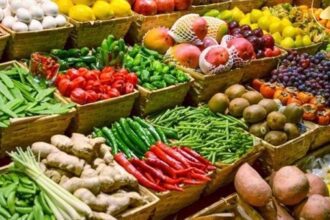 السوق المركزي يشهد استقرارًا في أسعار الخضار والفواكه اليوم
