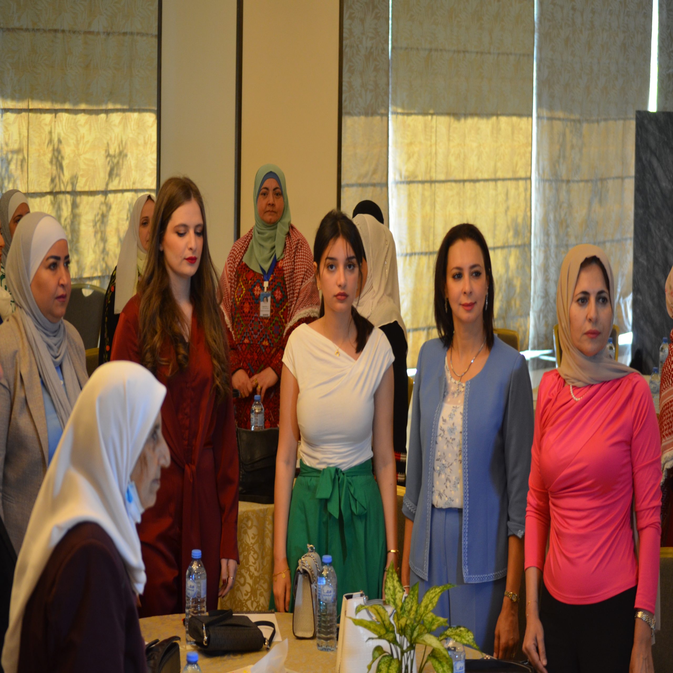 بمناسبة عيد الاستقلال واليوبيل الفضي وتحت رعاية السيدة فايزة الزعبي مجلة مال واعمال تكرم نخبة من السياسيات والرائدات الاعمال وسيدات المجتمع
