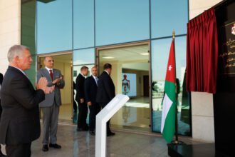 جلالة الملك يفتتح مركز جمارك عمان الجديد