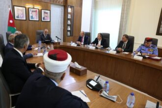 الخصاونة يترأس اجتماعًا لمتابعة وفاة وإصابة حجاج أردنيين