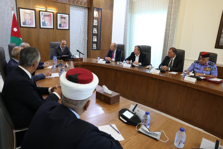 الخصاونة يترأس اجتماعًا لمتابعة وفاة وإصابة حجاج أردنيين