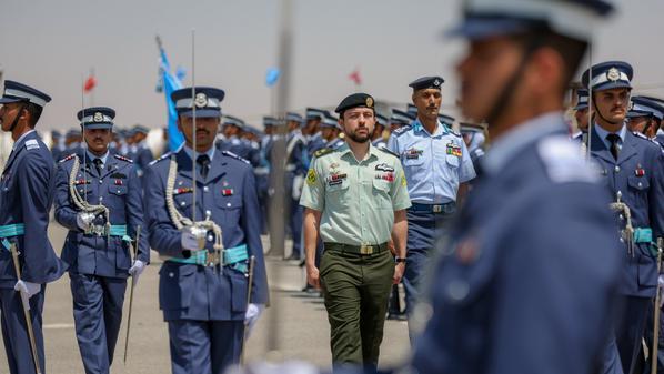 عاجل .. ولي العهد الأمير الحسين يرعى حفل تخرج مرشحي الطيران الـ53 "فيديو"