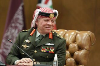 جلالة الملك يتلقى التهاني بمناسبة عيد الجلوس الملكي والثورة العربية ويوم الجيش