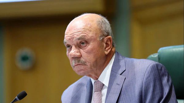 الفايز: الأردن يقف صامداً أمام التحديات وجيشنا وأمننا درع الوطن