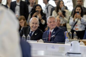 الملك يعود إلى أرض الوطن بعد قمة مجموعة السبع