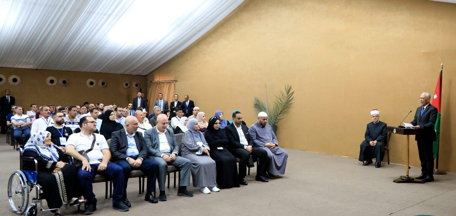 مندوبًا عن الملك.. العيسوي يودع بعثة حج المكرمة الملكية لذوي الشهداء والمصابين العسكريين