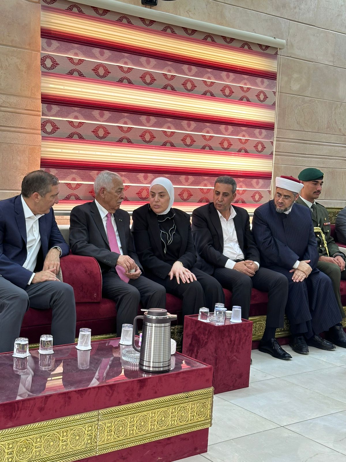 مندوبا عن الملك وولي العهد.. العيسوي يعزي عشيرة بني مصطفى
