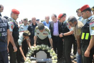 القوات المسلحة تشيع جثماني الشهيدين الرقيب عماد العرام والجندي يحيى الصياح