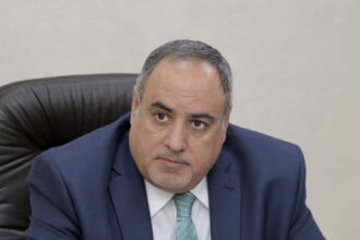 الفناطسة يؤكد حل مشكلة تأخر صرف رواتب العاملين في الشركة المثالية للخدمات العامة وعددهم ٤٥٠ عاملاً