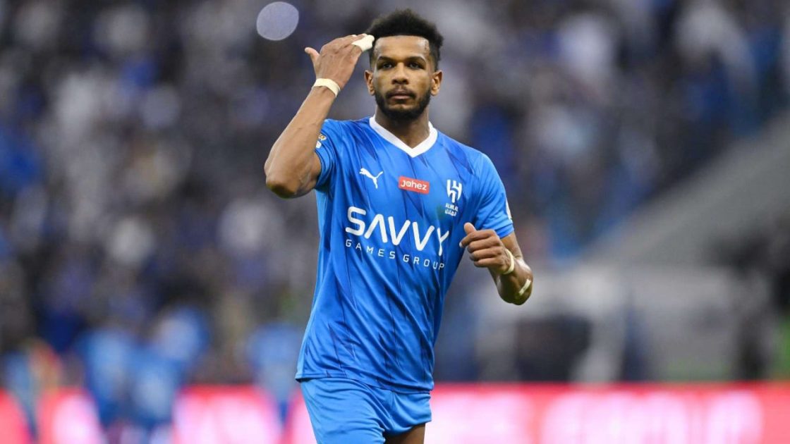 إيقاف لاعب الهلال السعودي علي البليهي بعد طرده أمام النصر