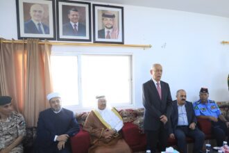 العيسوي يعزي أسر الشهيدين العرام والصياح نيابة عن الملك وولي العهد