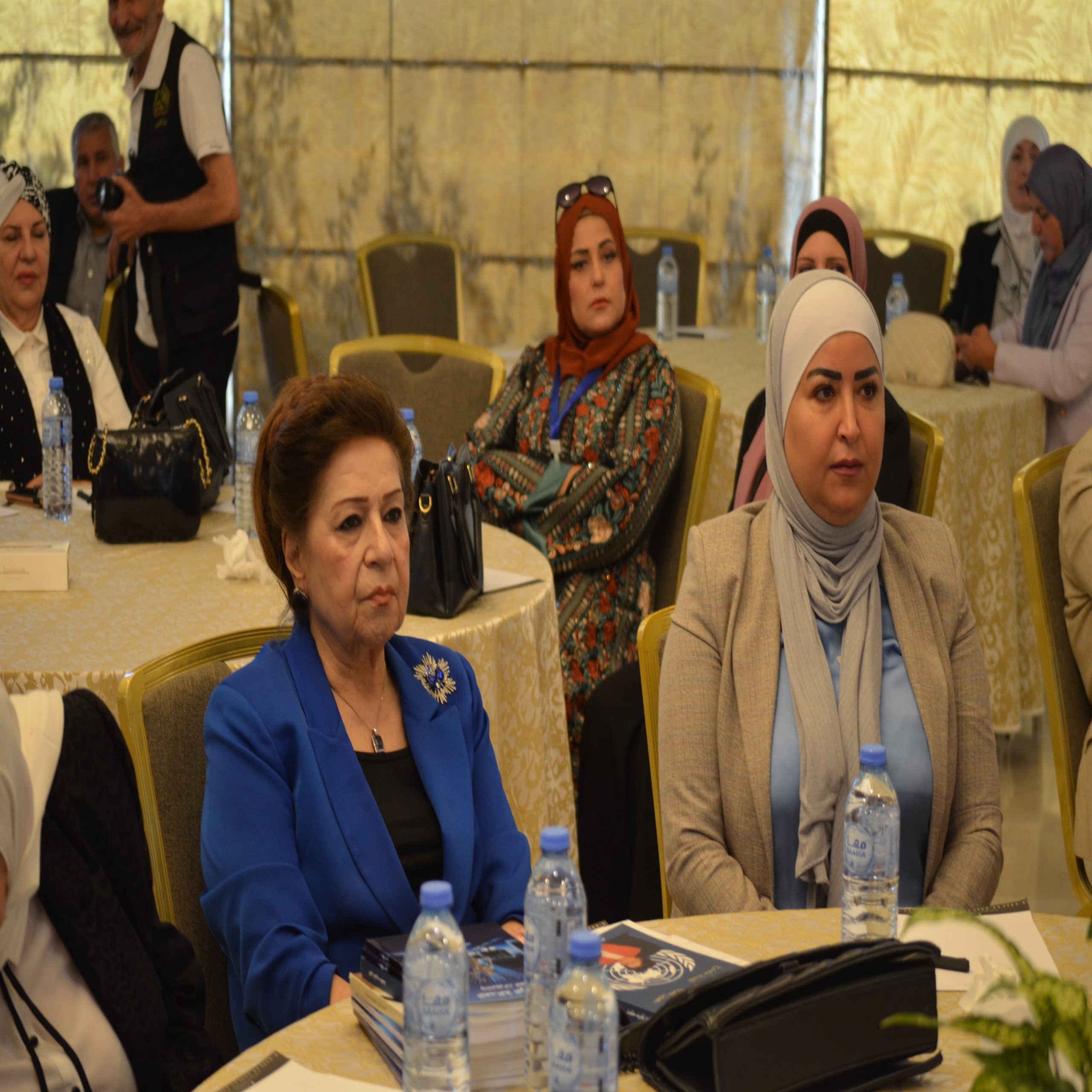 بمناسبة عيد الاستقلال واليوبيل الفضي وتحت رعاية السيدة فايزة الزعبي مجلة مال واعمال تكرم نخبة من السياسيات والرائدات الاعمال وسيدات المجتمع