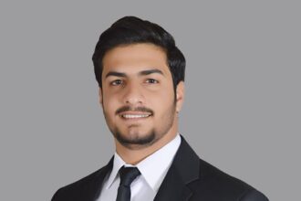الدكتور مصعب الخوالدة مبارك درجة البكالوريوس في "الطب البشري"