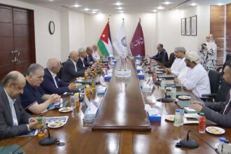 الحاج توفيق يدعو للتكامل الاقتصادي بين الأردن وعُمان