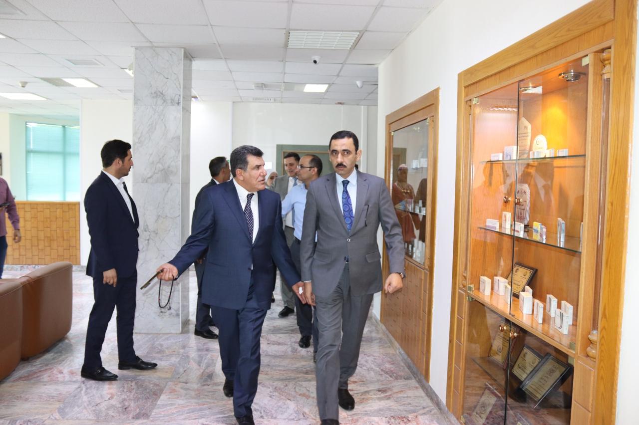 مهيدات يتفقد خلال جولة ميدانية أقسام التصنيع في الشركة الأردنية لإنتاج الأدوية