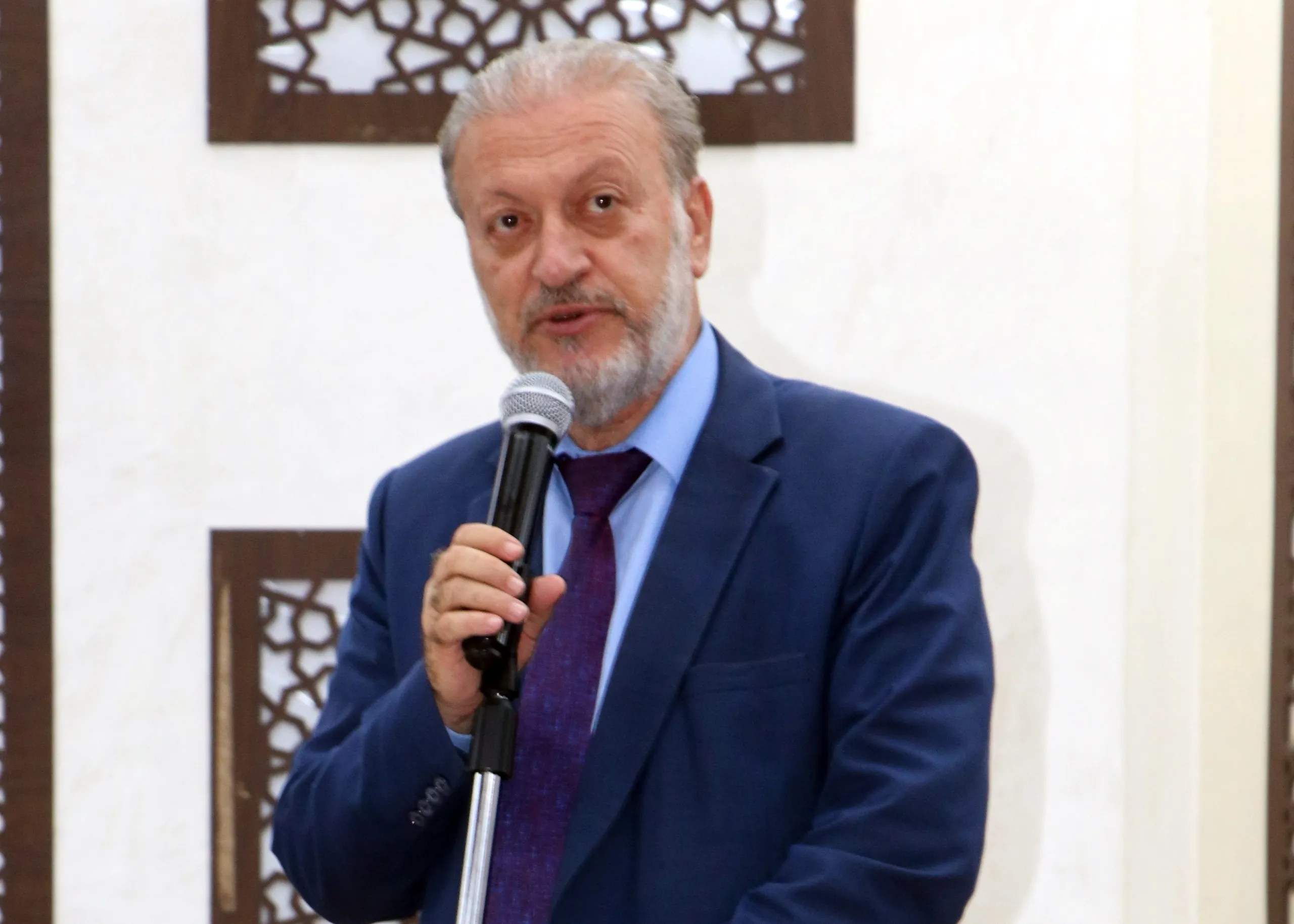 بين فضل الحال والمكان