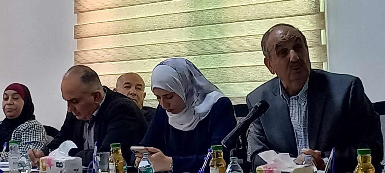 رئيس وأعضاء مجلس محافظة مادبا اللامركزيه يعقدون مؤتمراً صحفياً