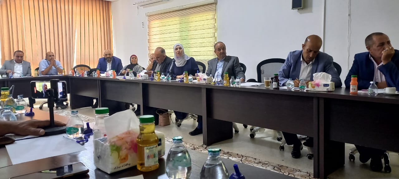 رئيس وأعضاء مجلس محافظة مادبا اللامركزيه يعقدون مؤتمراً صحفياً