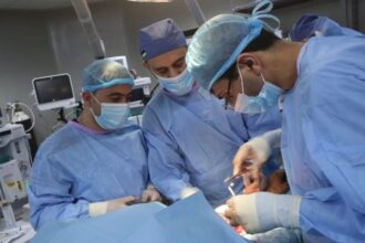 عاجل.. المستشفى الأردني في غزة ينجح بإخراج شظية من رأس طفل وإنقاذ فتاة من البتر