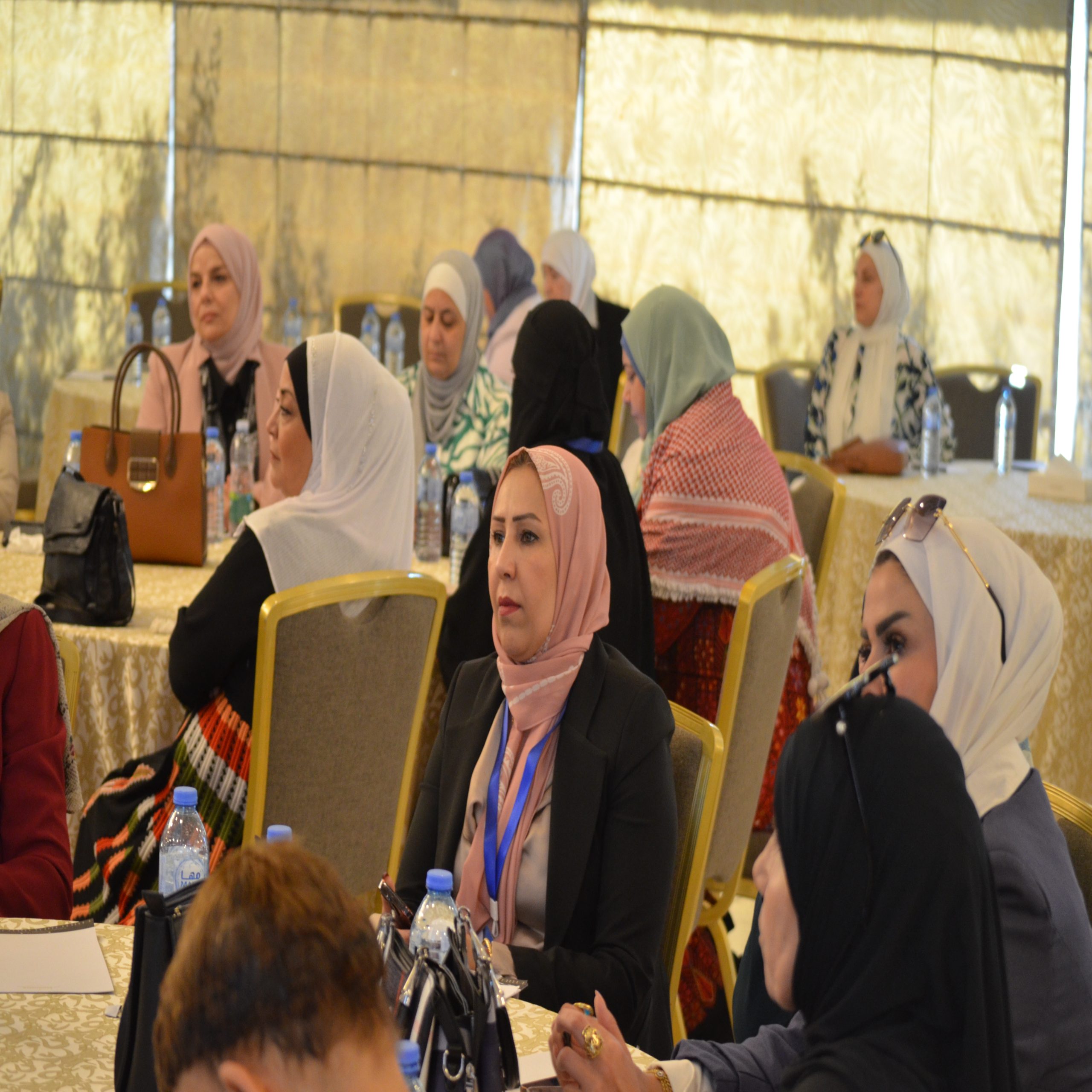 بمناسبة عيد الاستقلال واليوبيل الفضي وتحت رعاية السيدة فايزة الزعبي مجلة مال واعمال تكرم نخبة من السياسيات والرائدات الاعمال وسيدات المجتمع