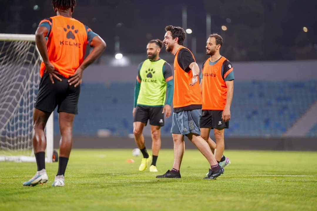 شاهد... ولي العهد والأمير هاشم برفقة النشامى في ستاد عمان