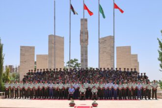 مندوباً عن جلالة الملك.. رئيس هيئة الأركان المشتركة يرعى حفل تخريج كلية القيادة والأركان الملكية الأردنية