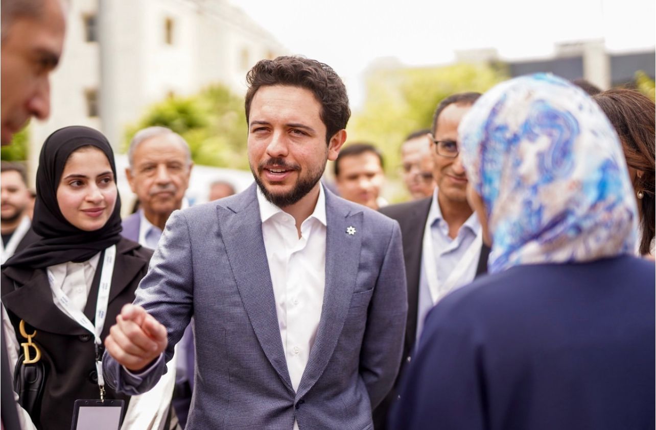 ولى العهد : نؤكد على أهمية الاستمرار بتطوير المناهج(فيديو و صور)