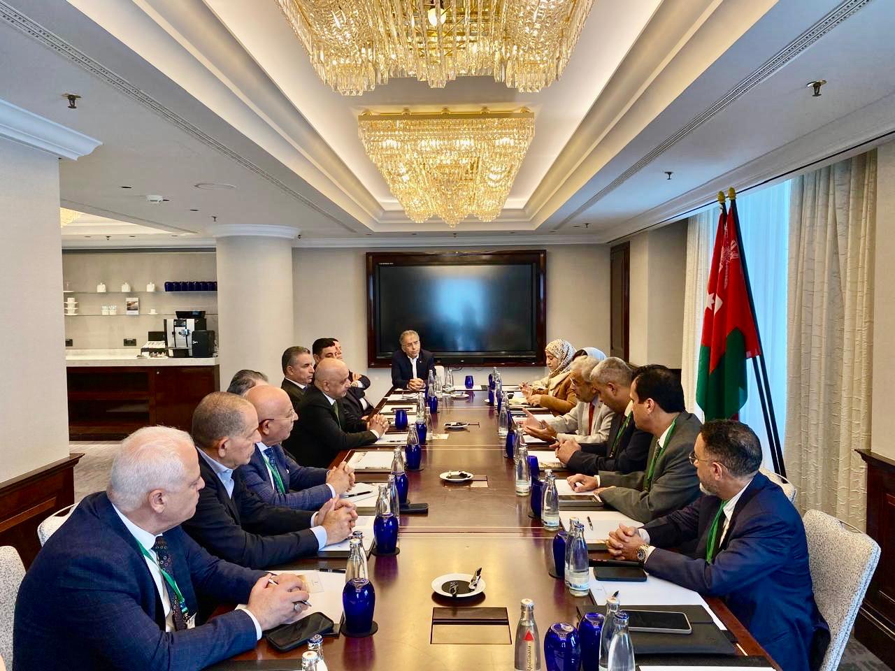 صورة حول : وفد اقتصادي اردني يلتقي وزير الاقتصاد العٌماني في برلين وفد اقتصادي اردني يلتقي وزير الاقتصاد العٌماني في برلين