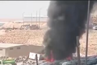 حريق مركبات في المنطقة الحرة في الزرقاء(فيديو)