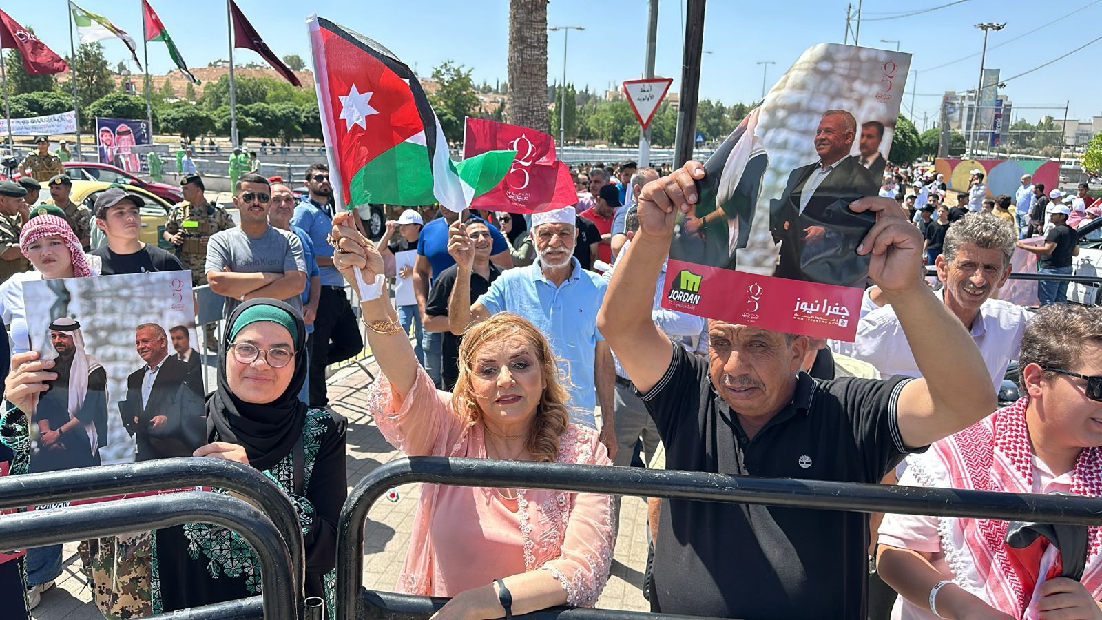 نشامى ونشميات الوطن يتجمعون للاحتفال باليوبيل الفضي لتسلم جلالة الملك عبدالله الثاني ابن الحسين سلطاته الدستورية(صور وفيديو)