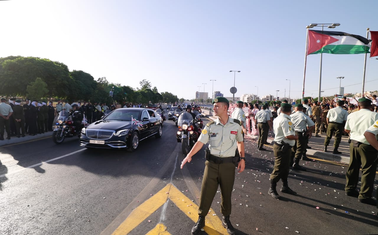 زين تُحَيّي أبا الحُسَيْن بمشاركة آلاف الأردنيين
