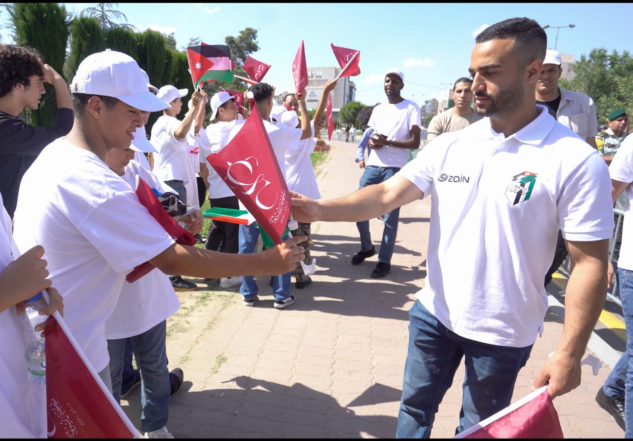 زين تُحَيّي أبا الحُسَيْن بمشاركة آلاف الأردنيين
