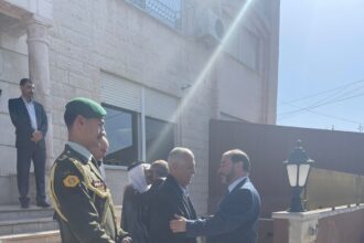 مندوبا عن الملك وولي العهد.. العيسوي يعزي عشيرة المجالي