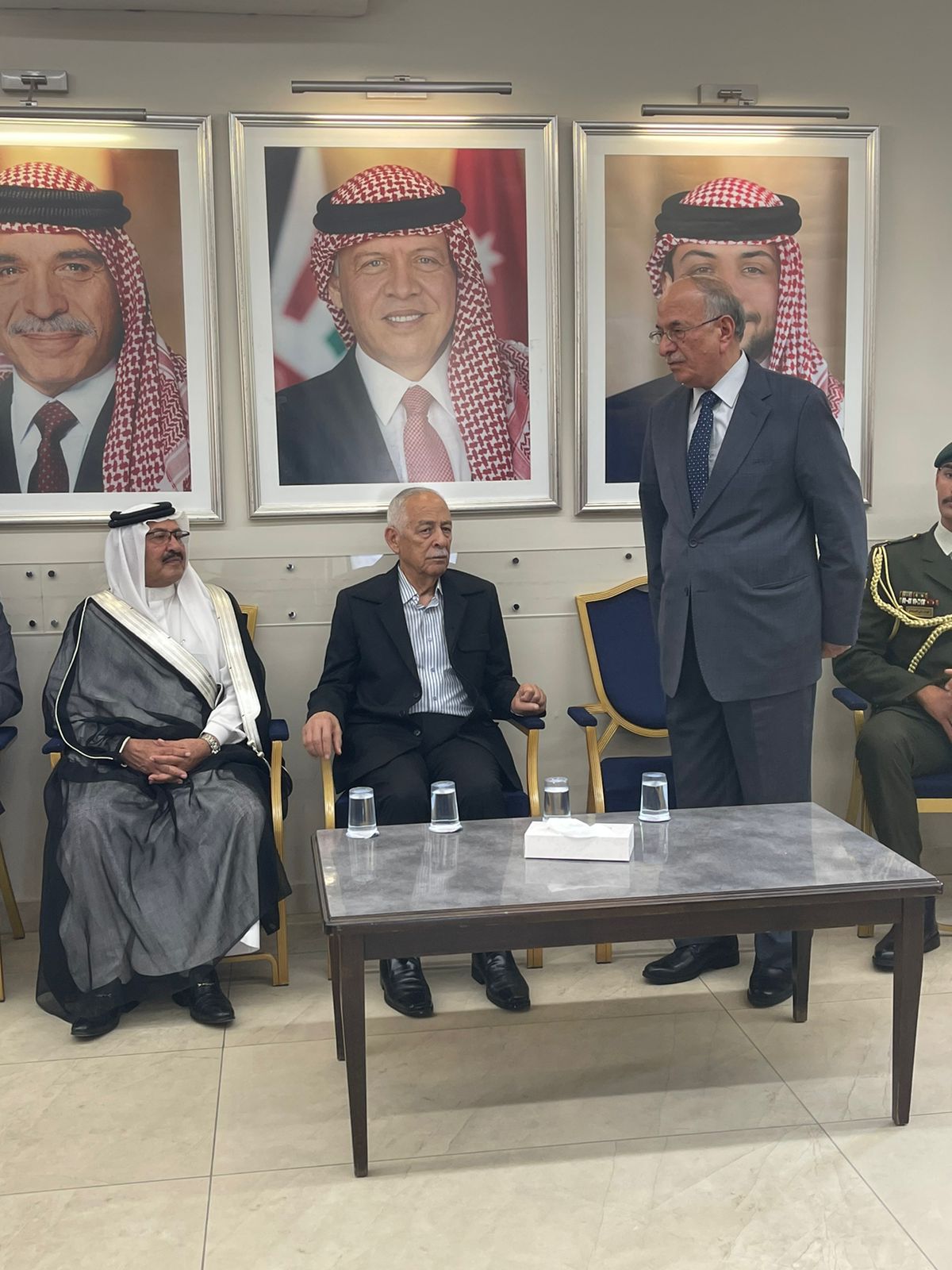 مندوبا عن الملك وولي العهد.. العيسوي يعزي عشيرة المجالي