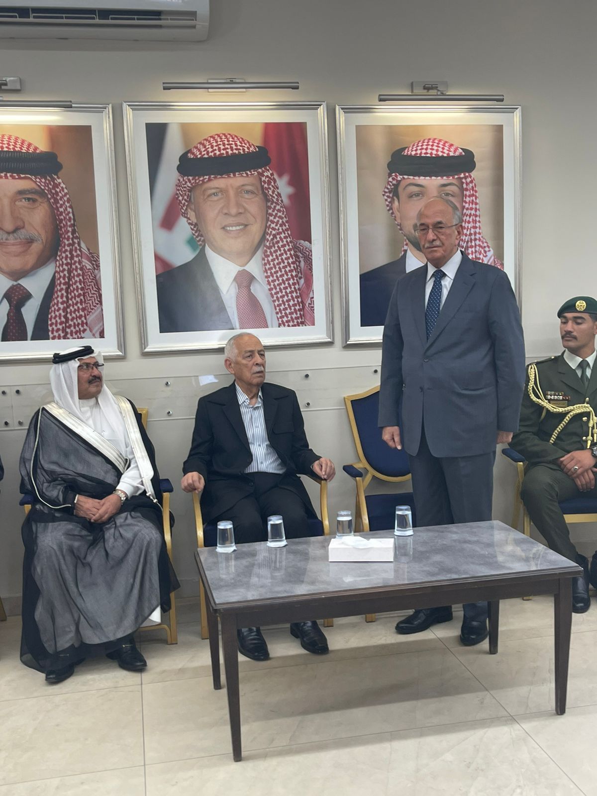 مندوبا عن الملك وولي العهد.. العيسوي يعزي عشيرة المجالي