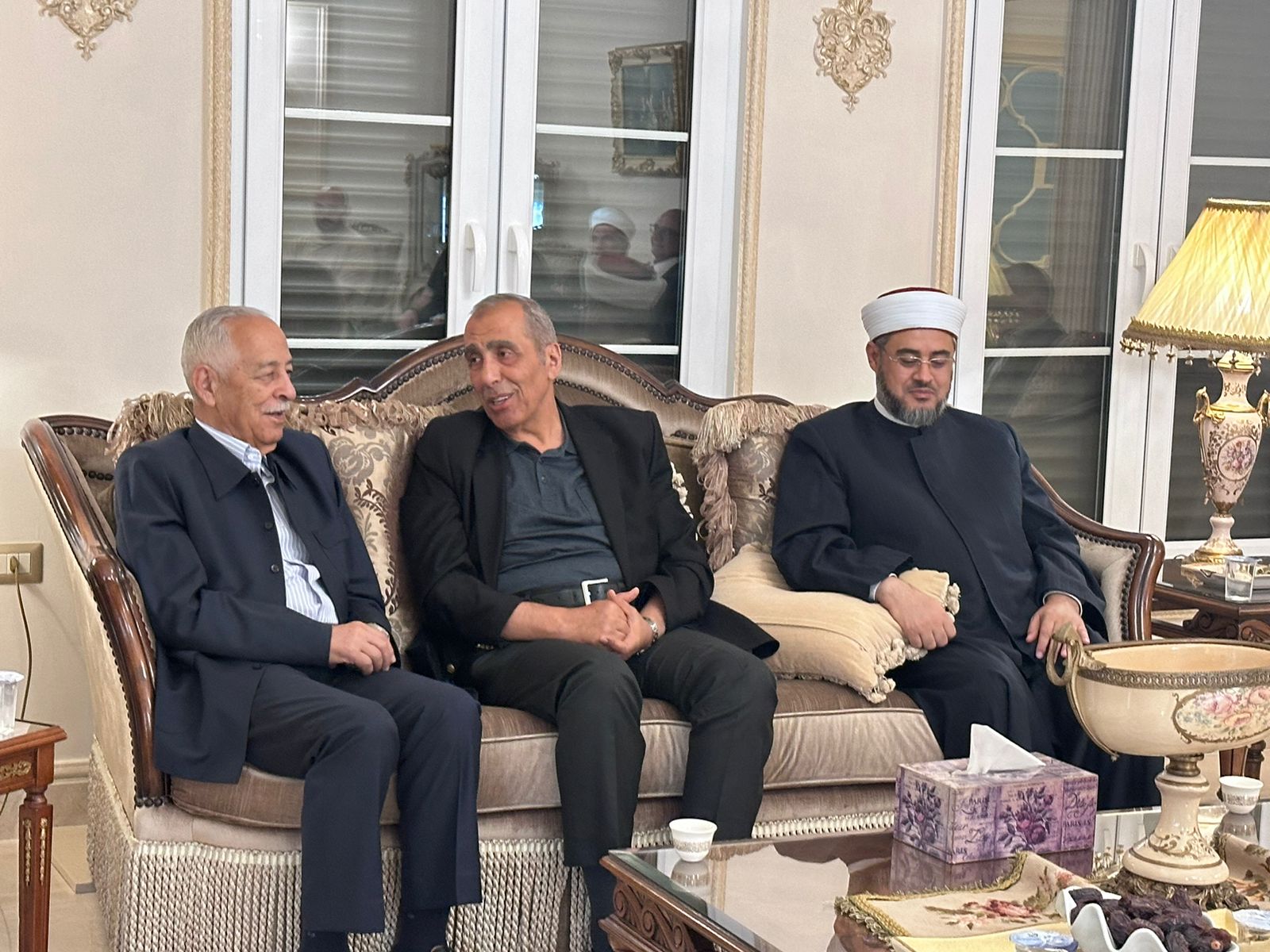 مندوبا عن الملك وولي العهد.. العيسوي يعزي عشيرة العربيات/ الحمود وآل الحلبي