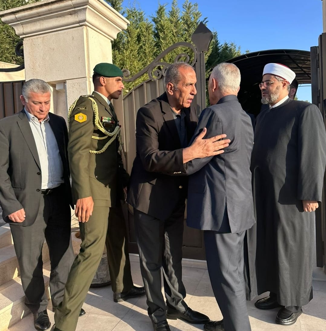مندوبا عن الملك وولي العهد.. العيسوي يعزي عشيرة العربيات/ الحمود وآل الحلبي