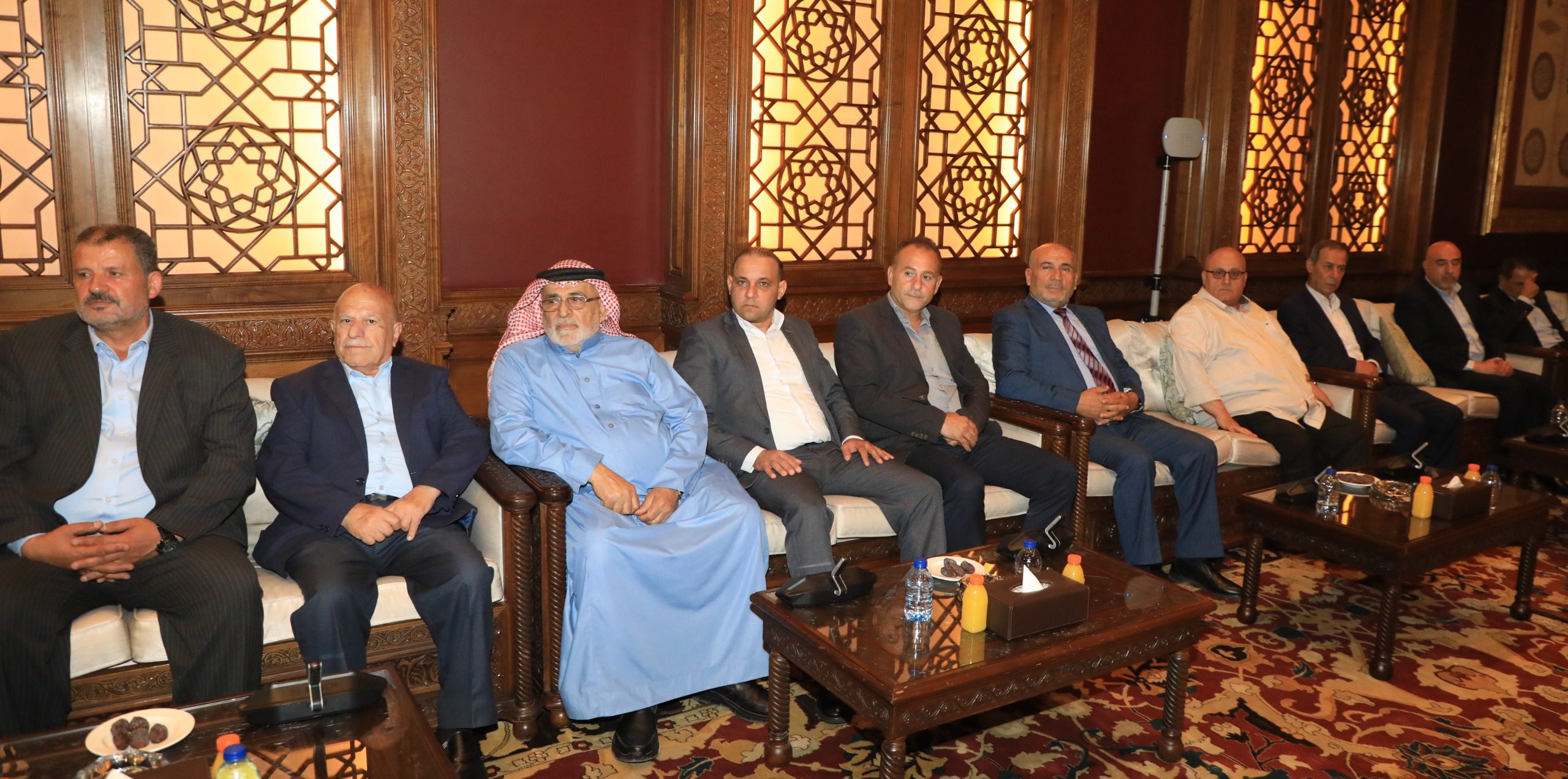 رئيس الديوان الملكي يتلقي وفدا من وجهاء العقاربة ووفدا شبابيا من إربد