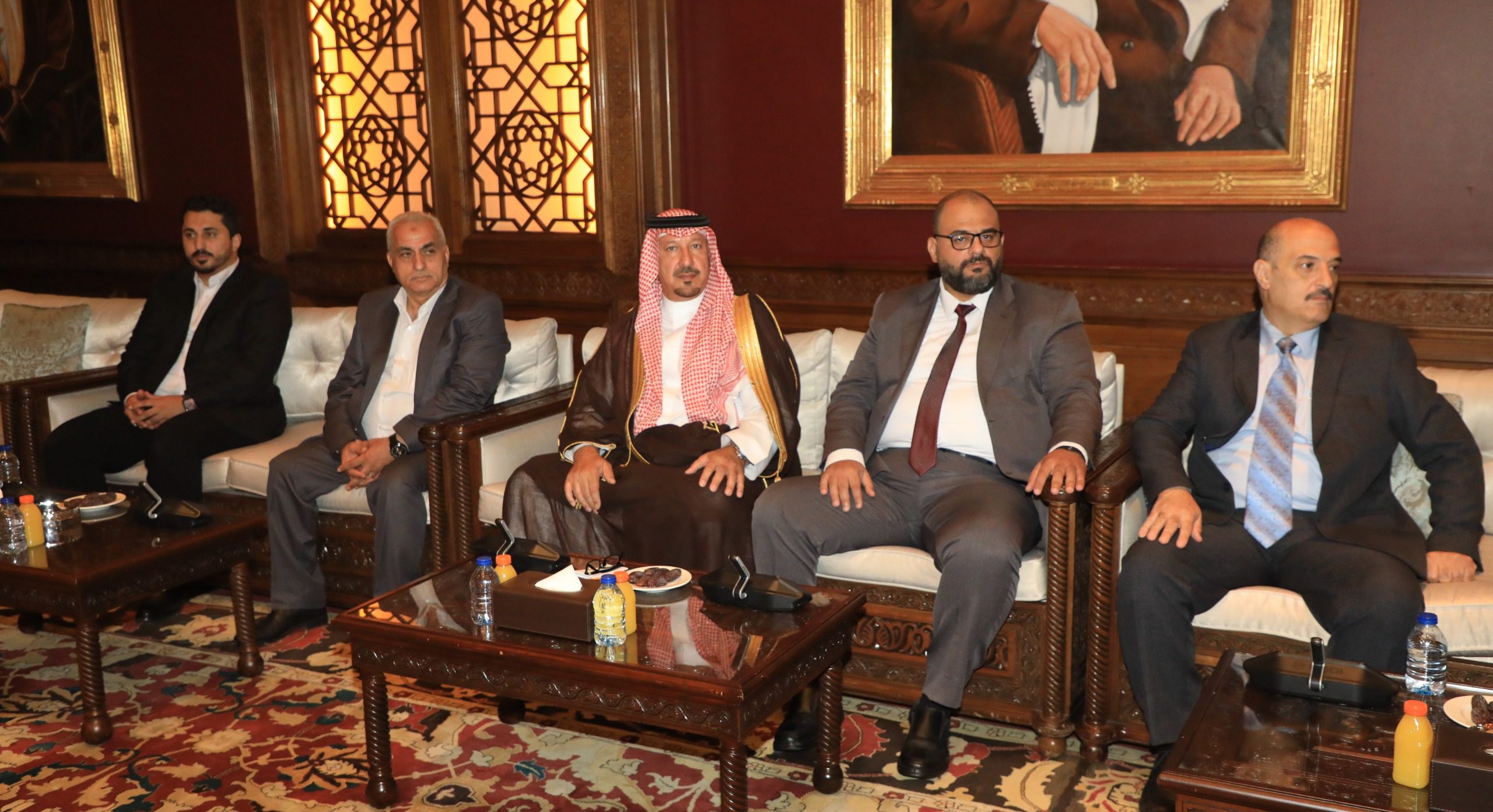 رئيس الديوان الملكي يتلقي وفدا من وجهاء العقاربة ووفدا شبابيا من إربد