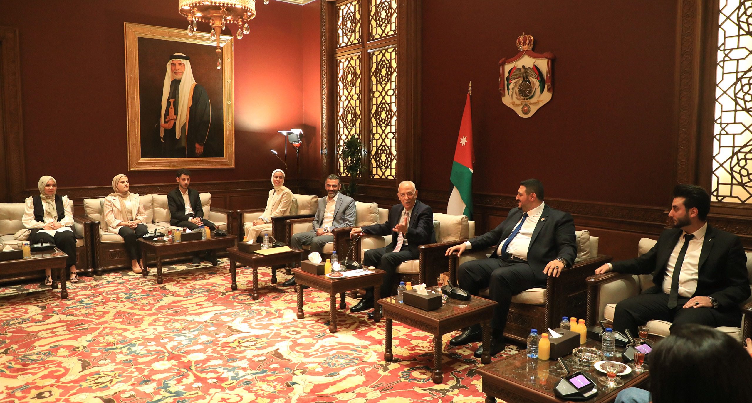رئيس الديوان الملكي يتلقي وفدا من وجهاء العقاربة ووفدا شبابيا من إربد