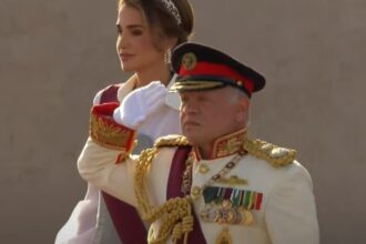 عاجل ||وصول جلالة الملك عبدالله الثاني ابن الحسين إلى مكان الاحتفال بمناسبة اليوبيل الفضي(فيديو)