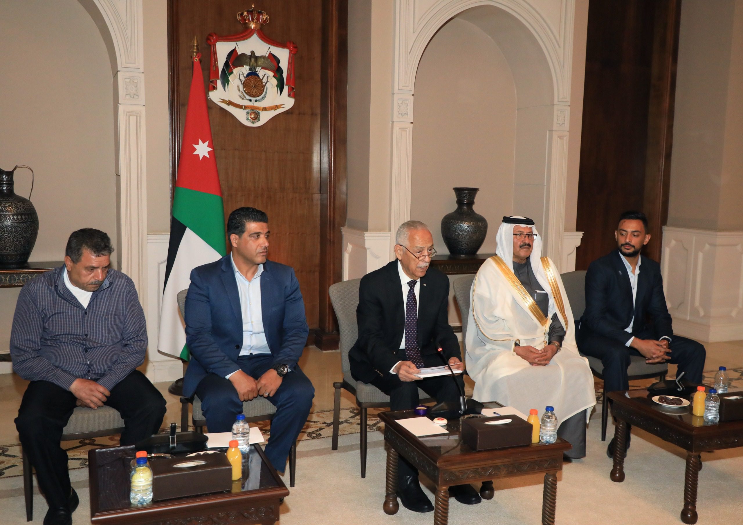 رئيس الديوان الملكي يلتقي وفدا من ملتقى حي الحسين بالمفرق