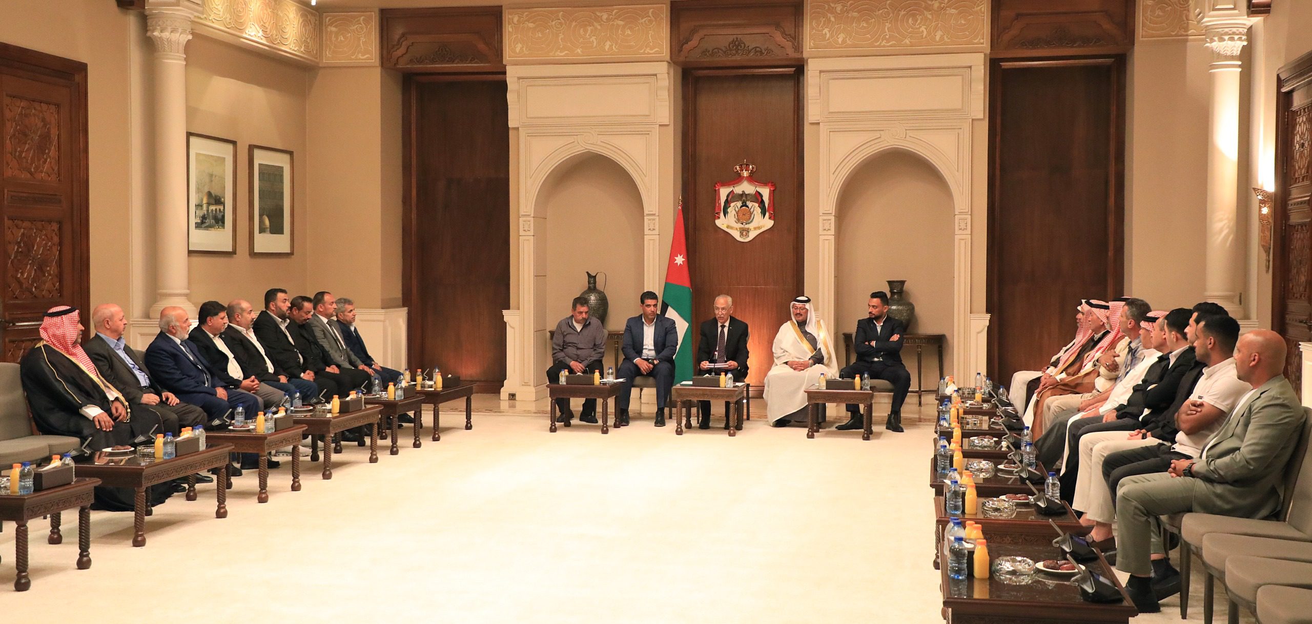 رئيس الديوان الملكي يلتقي وفدا من ملتقى حي الحسين بالمفرق