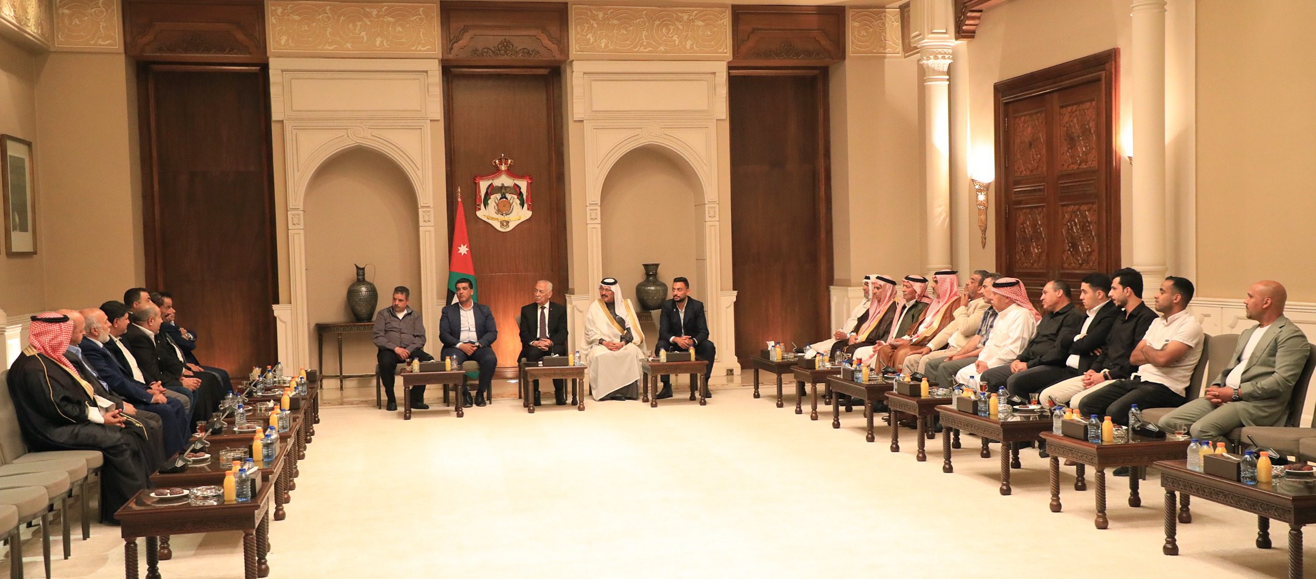 رئيس الديوان الملكي يلتقي وفدا من ملتقى حي الحسين بالمفرق