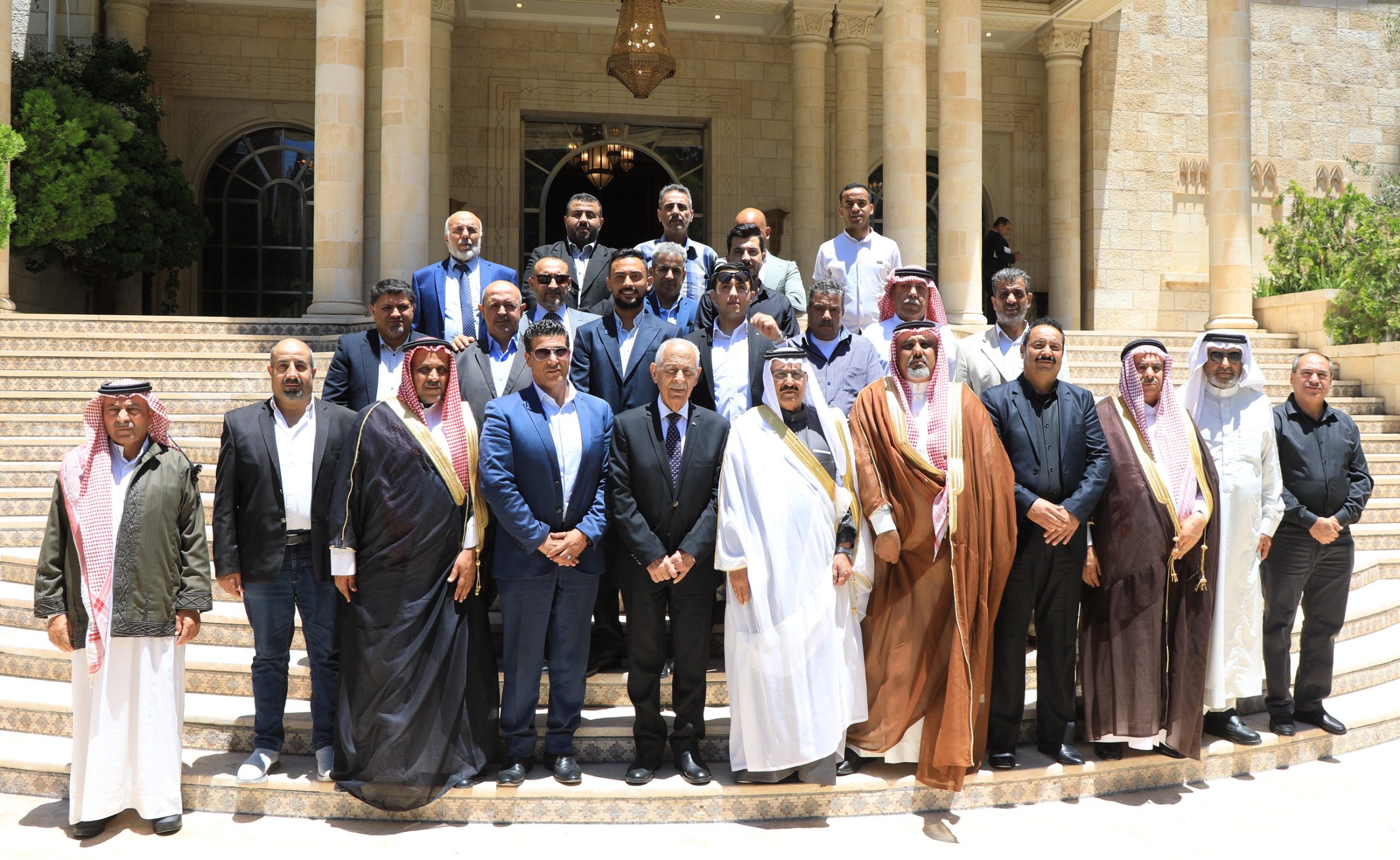 رئيس الديوان الملكي يلتقي وفدا من ملتقى حي الحسين بالمفرق