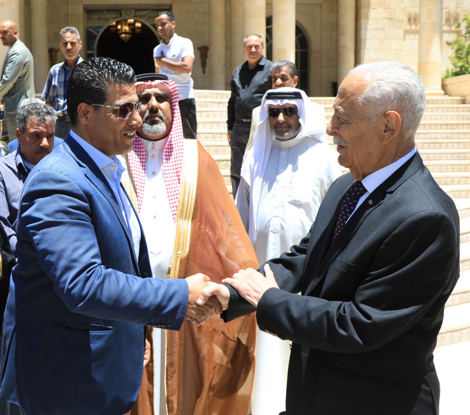 رئيس الديوان الملكي يلتقي وفدا من ملتقى حي الحسين بالمفرق