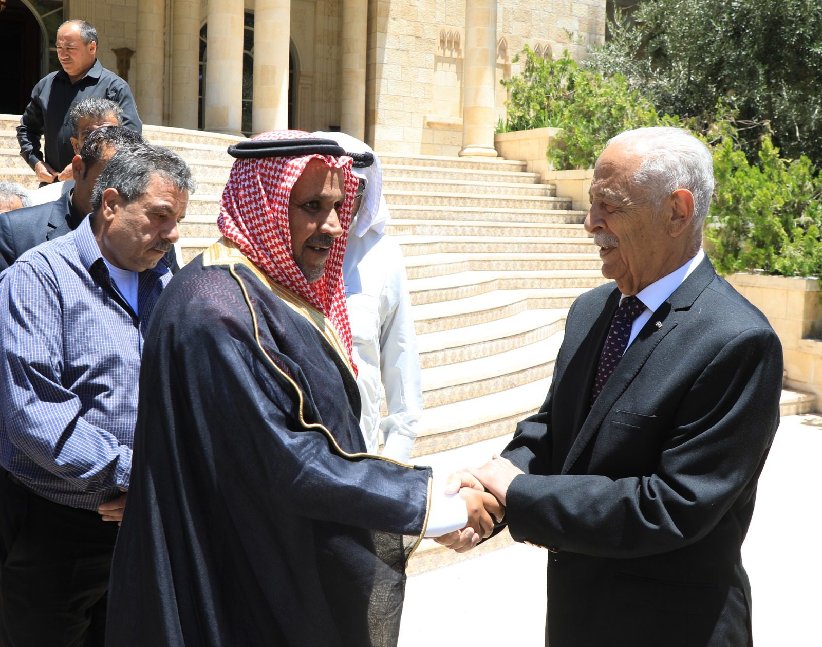 رئيس الديوان الملكي يلتقي وفدا من ملتقى حي الحسين بالمفرق