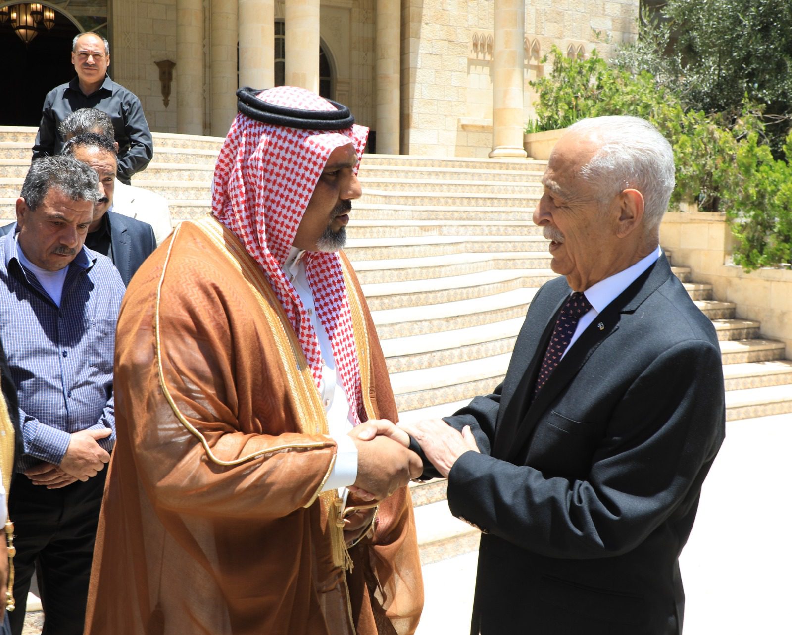 رئيس الديوان الملكي يلتقي وفدا من ملتقى حي الحسين بالمفرق