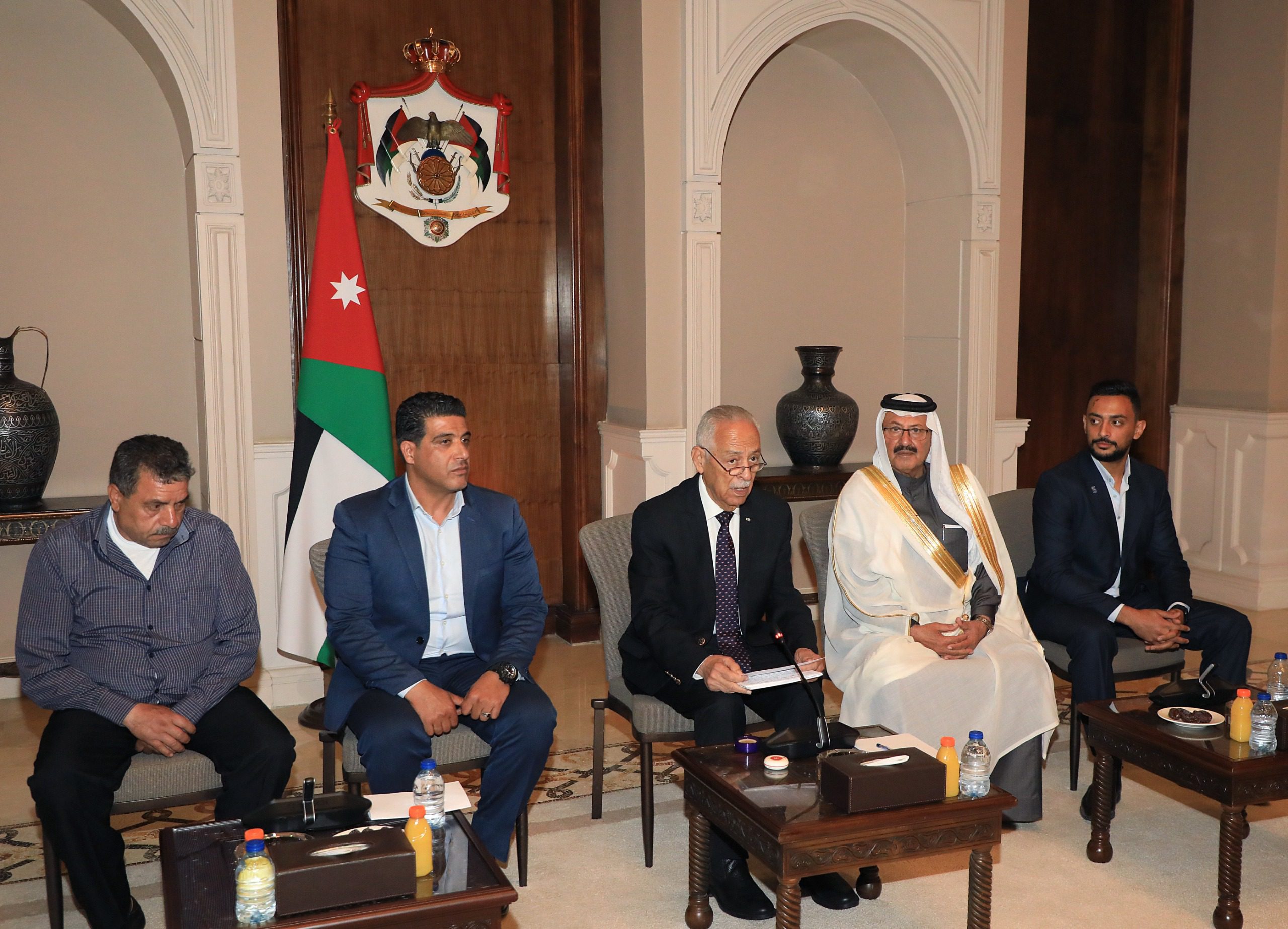 رئيس الديوان الملكي يلتقي وفدا من ملتقى حي الحسين بالمفرق