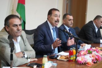 عضو المجلس السياسي في حزب إرادة د. تيسير النعيمي يحاور طلبة آل البيت.. فيديو وصور